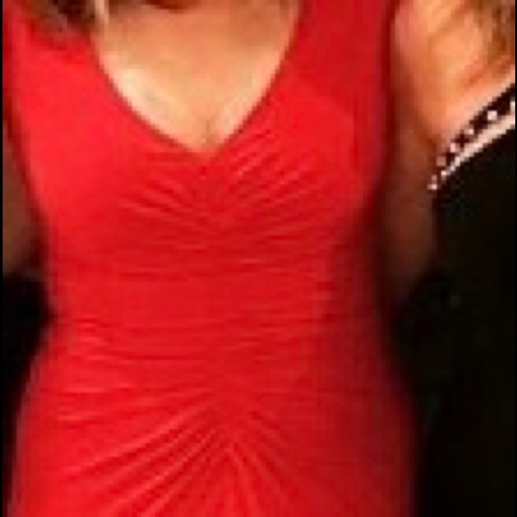 Gorgeous Vera Wang Formal - Picture 2 of 6